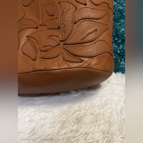 Foley + Corinna Lilli bucket tote in honey brown - Picture 4 of 13